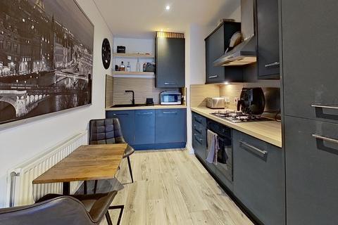 2 bedroom flat to rent, Stanningley Road, Armley, Leeds