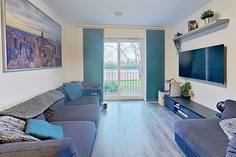 2 bedroom flat to rent, Stanningley Road, Armley, Leeds