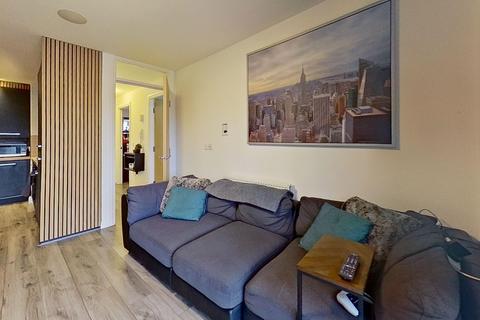 2 bedroom flat to rent, Stanningley Road, Armley, Leeds