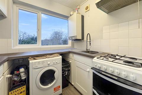 2 bedroom maisonette to rent, Redfern Avenue, Whitton TW4