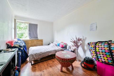 2 bedroom flat for sale, Woodsford, Portland Street, London, SE17