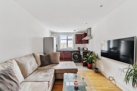 2 bedroom flat for sale, Charteris Road, London, NW6