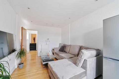 2 bedroom flat for sale, Charteris Road, London, NW6