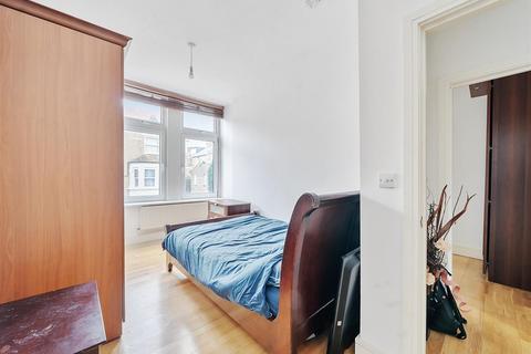 2 bedroom flat for sale, Charteris Road, London, NW6