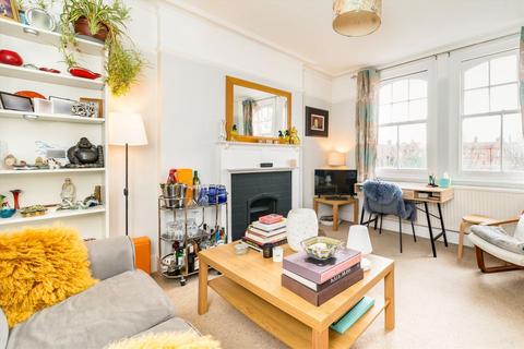 2 bedroom flat to rent, Queen's Club Gardens, London W14