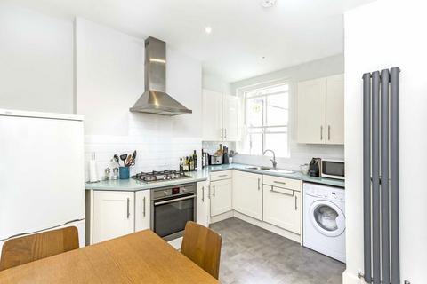 2 bedroom flat to rent, Queen's Club Gardens, London W14