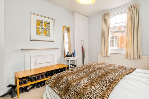 2 bedroom flat to rent, Queen's Club Gardens, London W14