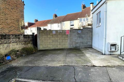 2 bedroom flat to rent, Trafalgar Road, Portslade, East Sussex