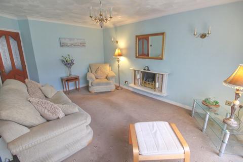 2 bedroom detached bungalow to rent, Petworth Avenue, Wigan, WN3