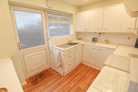 2 bedroom detached bungalow to rent, Petworth Avenue, Wigan, WN3