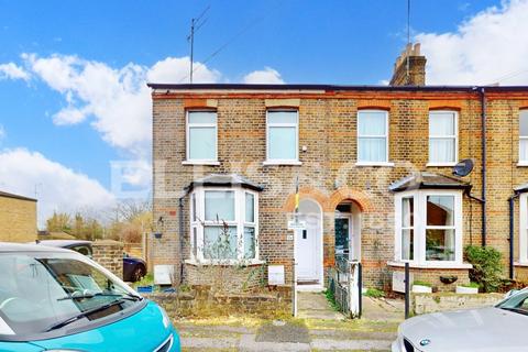 2 bedroom maisonette for sale, Victoria Road, Uxbridge, UB8