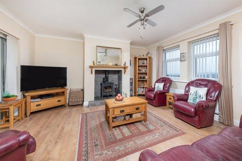 9 Bowes Crescent, Burnopfield, Newcastle Upon Tyne, NE16 6PD