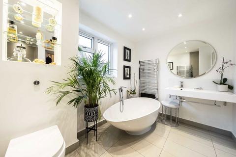 30 Victoria Road, Kingston Upon Thames, KT1 3DW