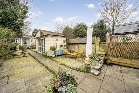 30 Victoria Road, Kingston Upon Thames, KT1 3DW