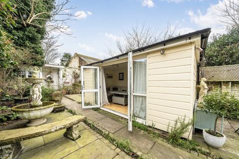 30 Victoria Road, Kingston Upon Thames, KT1 3DW