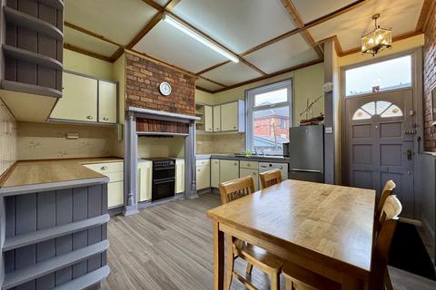 3 bedroom end of terrace house for sale, Long Lane, Clayton West, HD8 9PR