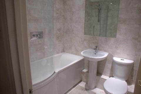 2 bedroom flat to rent, Parry Drive, Weybridge