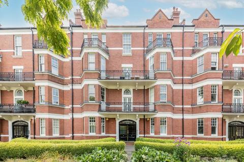 3 bedroom flat for sale, Chiswick High Road, London W4