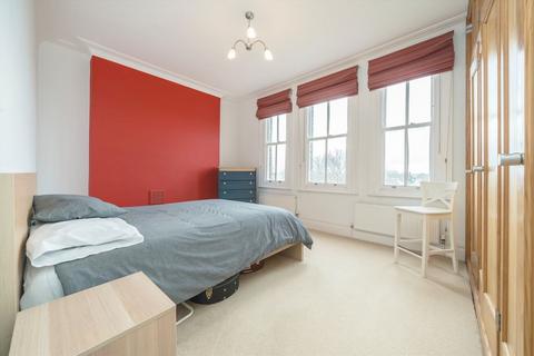 3 bedroom flat for sale, Chiswick High Road, London W4