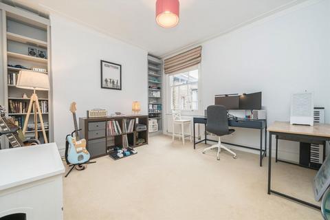 3 bedroom flat for sale, Chiswick High Road, London W4