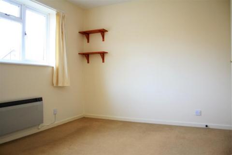 2 bedroom semi-detached house to rent, Cyclamen Place, Aylesbury HP21