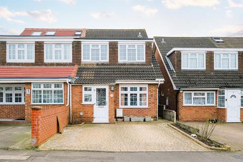 4 bedroom semi-detached house for sale, Tryfan Close, Ilford