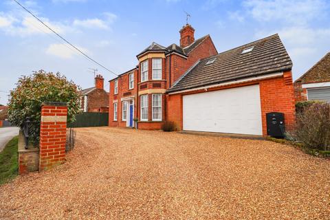 4 bedroom detached house for sale, Heath Road, Dersingham