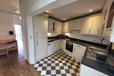 5 bedroom house share to rent, 11 Cheltenham Place