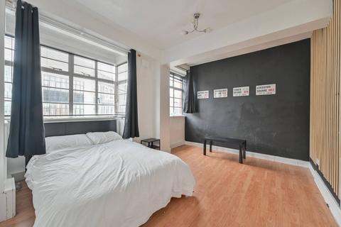 Studio to rent, Orsett Terrace, Paddington, London, W2