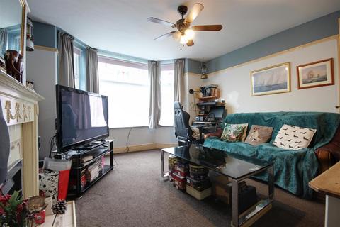 1 bedroom flat for sale, 37 Cliff Road, Hornsea