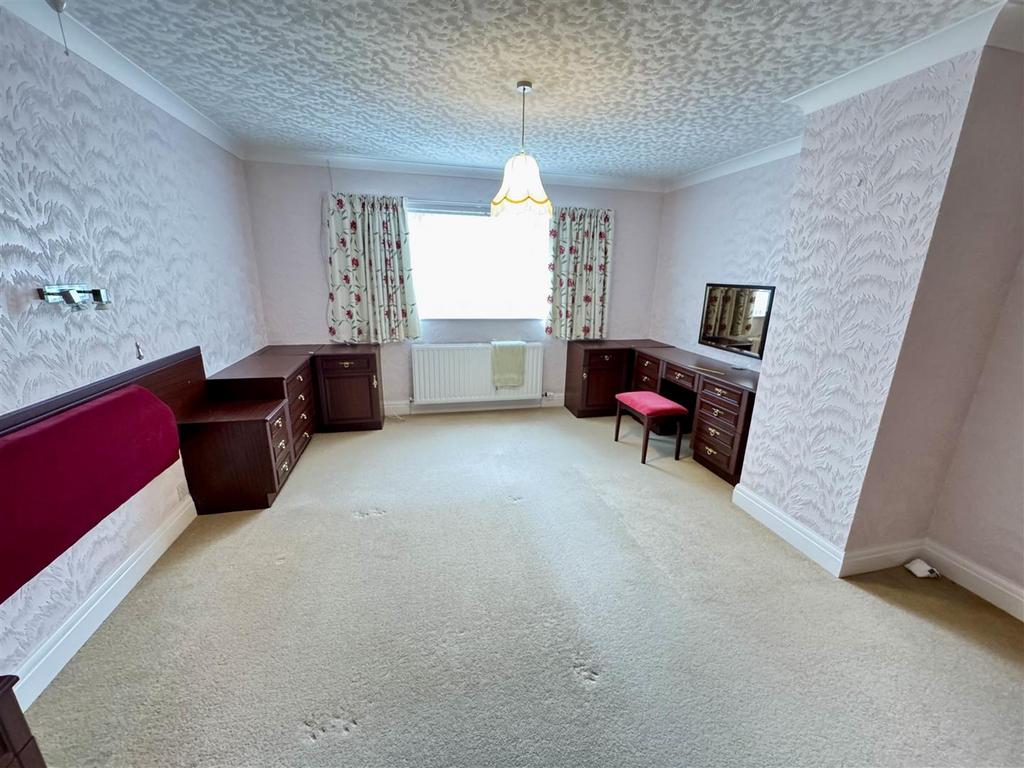 Front bedroom 1