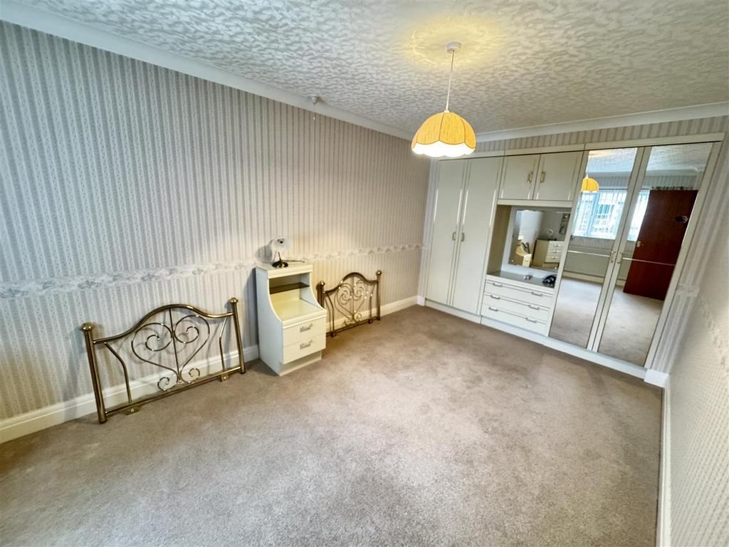 Rear bedroom 2
