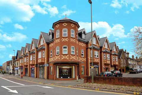 3 bedroom flat for sale, Valentine House, Guildford, GU1