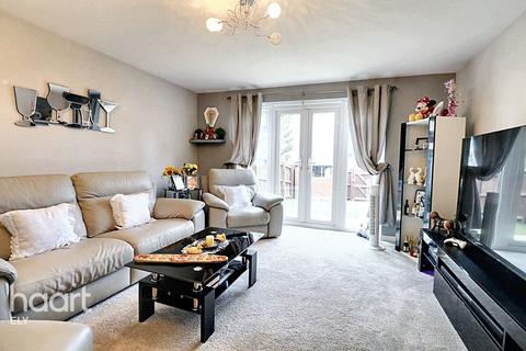 4 bedroom terraced house for sale, Dobede Way, Soham