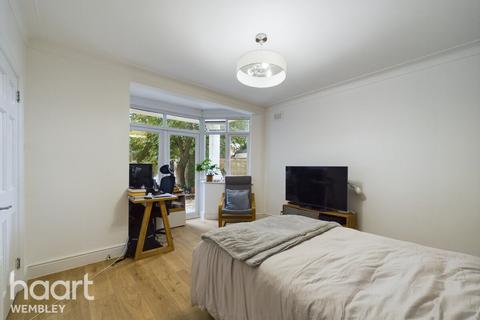 1 bedroom maisonette for sale, Coles Green Road, London