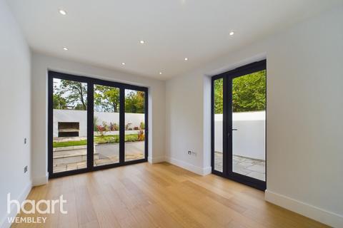 4 bedroom apartment for sale, Brondesbury Park, LONDON