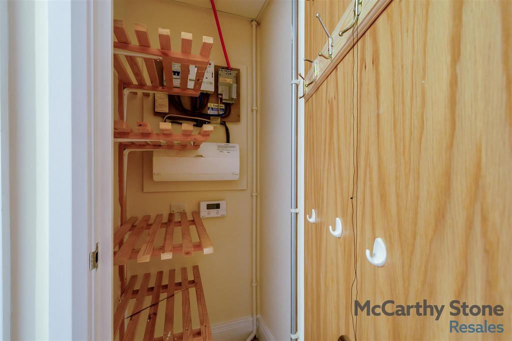 8636704-interior10.jpg