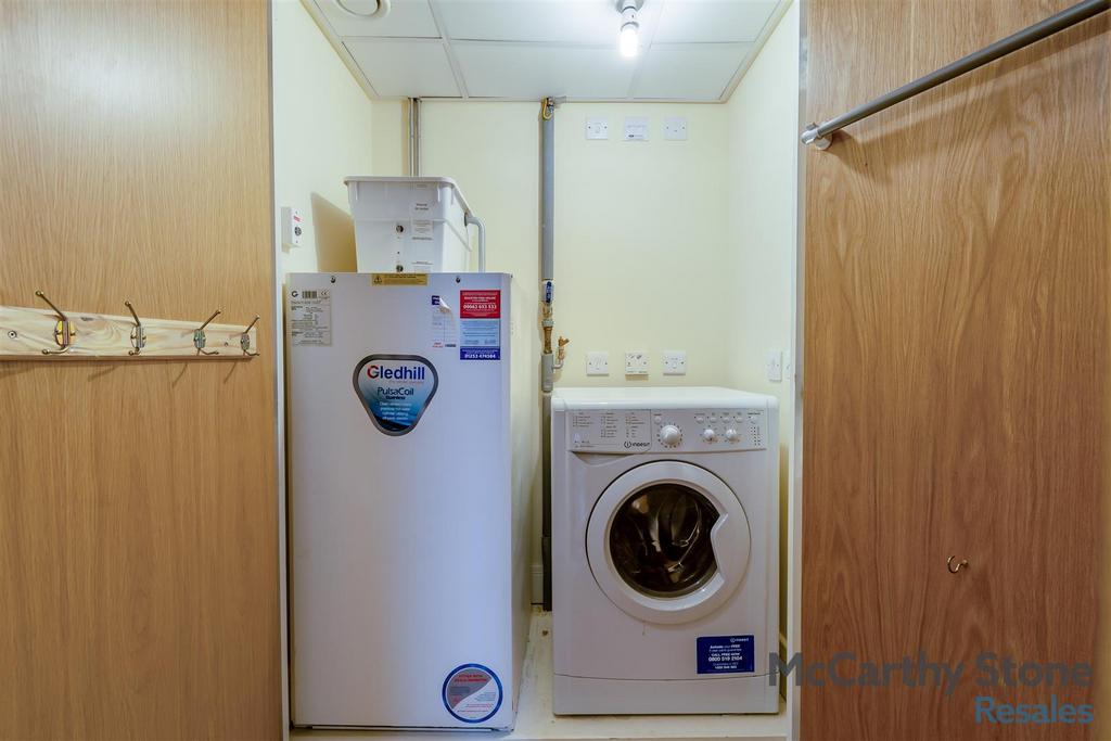 8636704-interior09.jpg