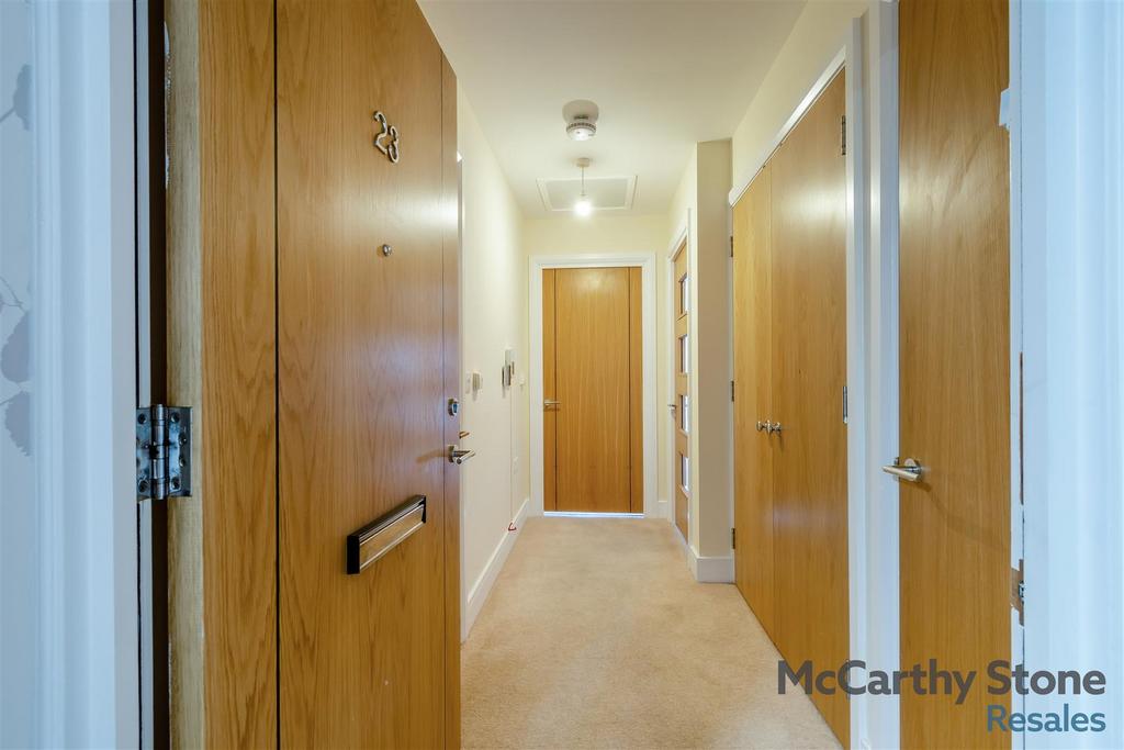8636704-interior11.jpg