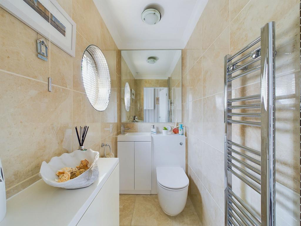 Cloakroom/WC