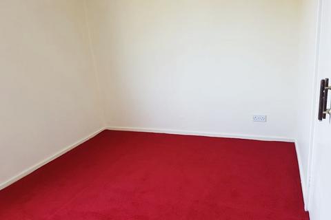 3 bedroom end of terrace house to rent, SS15