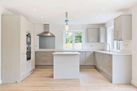 Bre Lowarth Hillcrest, Helston, TR13 8UN