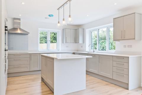 Bre Lowarth Hillcrest, Helston, TR13 8UN