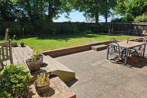 8 Lime Close, Chartham, Canterbury, CT4 7TX