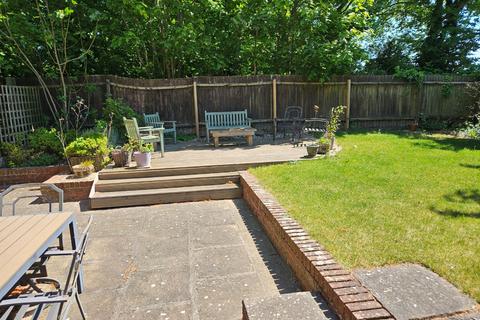 8 Lime Close, Chartham, Canterbury, CT4 7TX