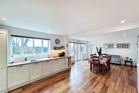 8 Lime Close, Chartham, Canterbury, CT4 7TX