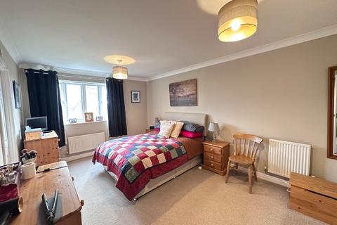 8 Lime Close, Chartham, Canterbury, CT4 7TX