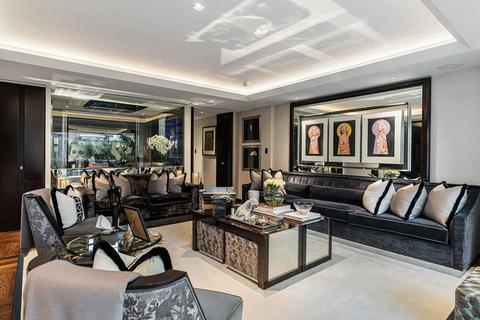 3 bedroom apartment to rent, Upper Grosvenor Street, London, W1K