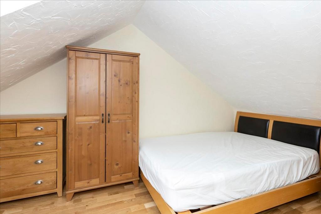 This charming double bedroom features a cozy wo...