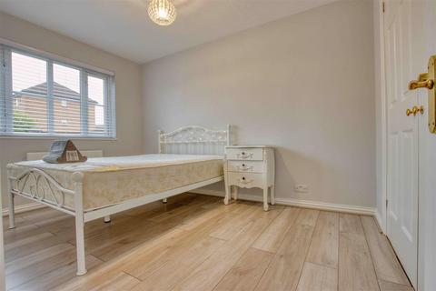 2 bedroom flat for sale, Kensington Way, Borehamwood